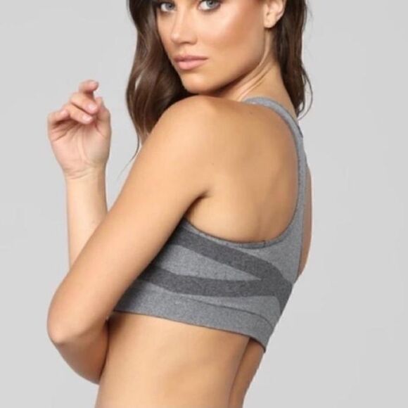 Fashion Nova First Place Babe Sports Bra Performance Top Charcoal Gray Crop L/XL - Picture 2 of 5